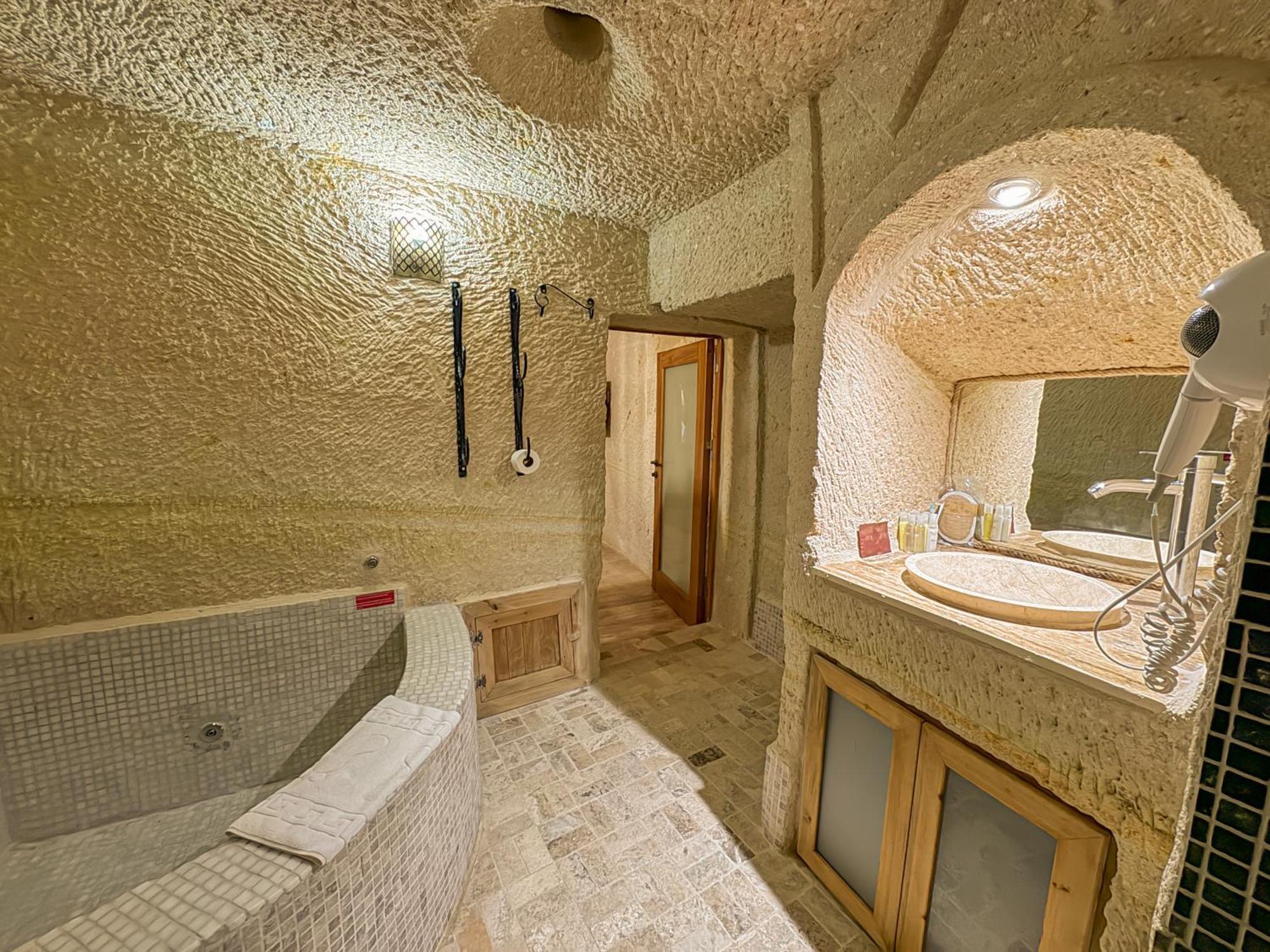 Sur Cave Hotel Юргюп Екстериор снимка