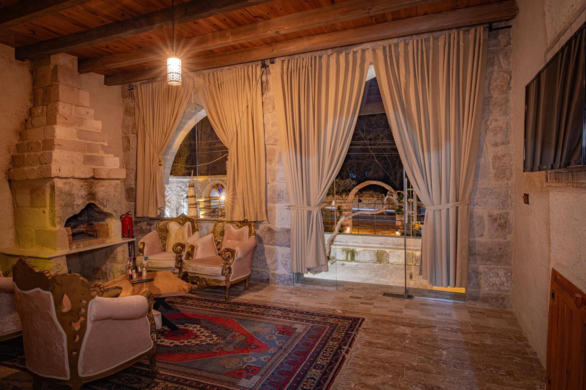 Sur Cave Hotel Юргюп Екстериор снимка