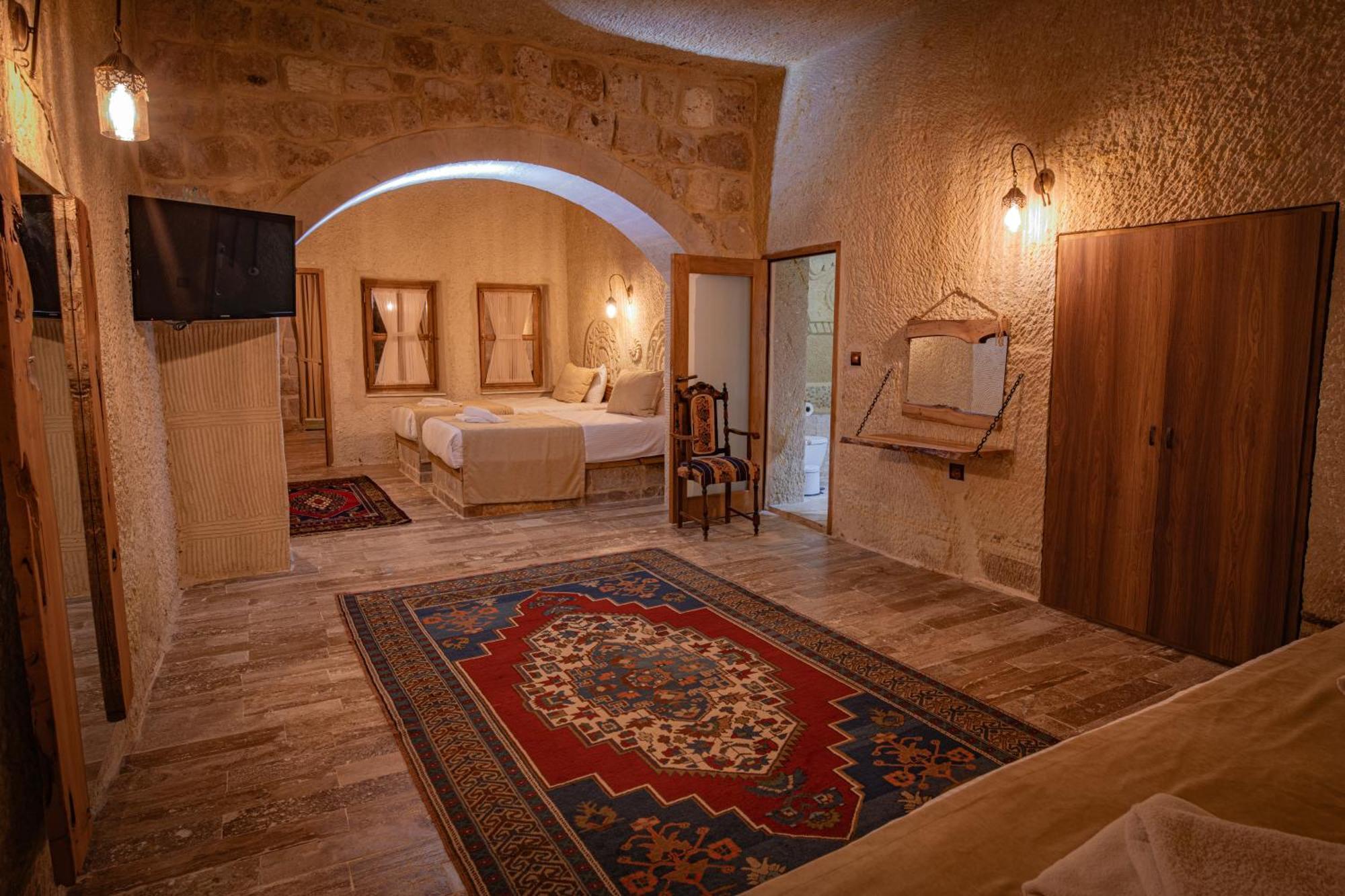 Sur Cave Hotel Юргюп Екстериор снимка