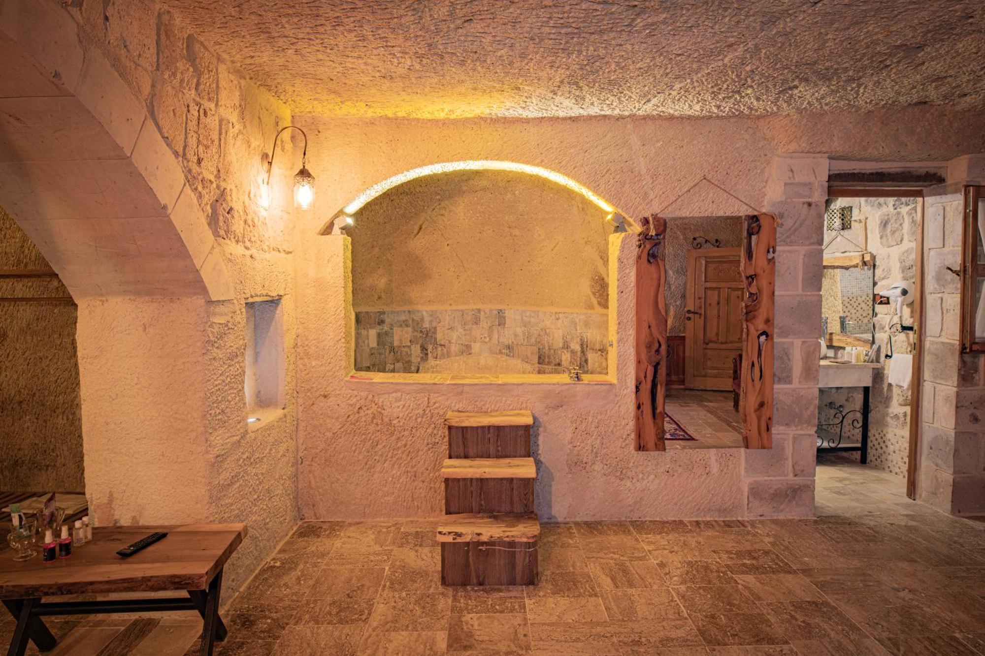 Sur Cave Hotel Юргюп Екстериор снимка