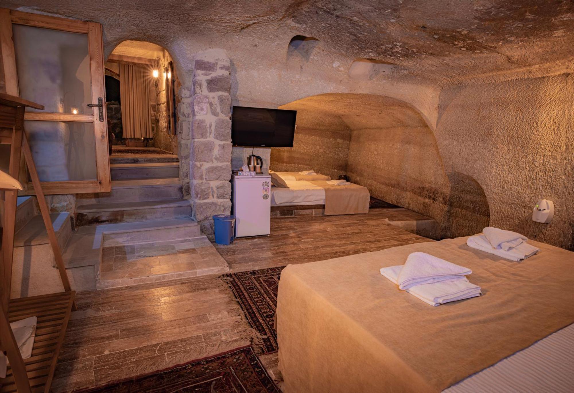 Sur Cave Hotel Юргюп Екстериор снимка